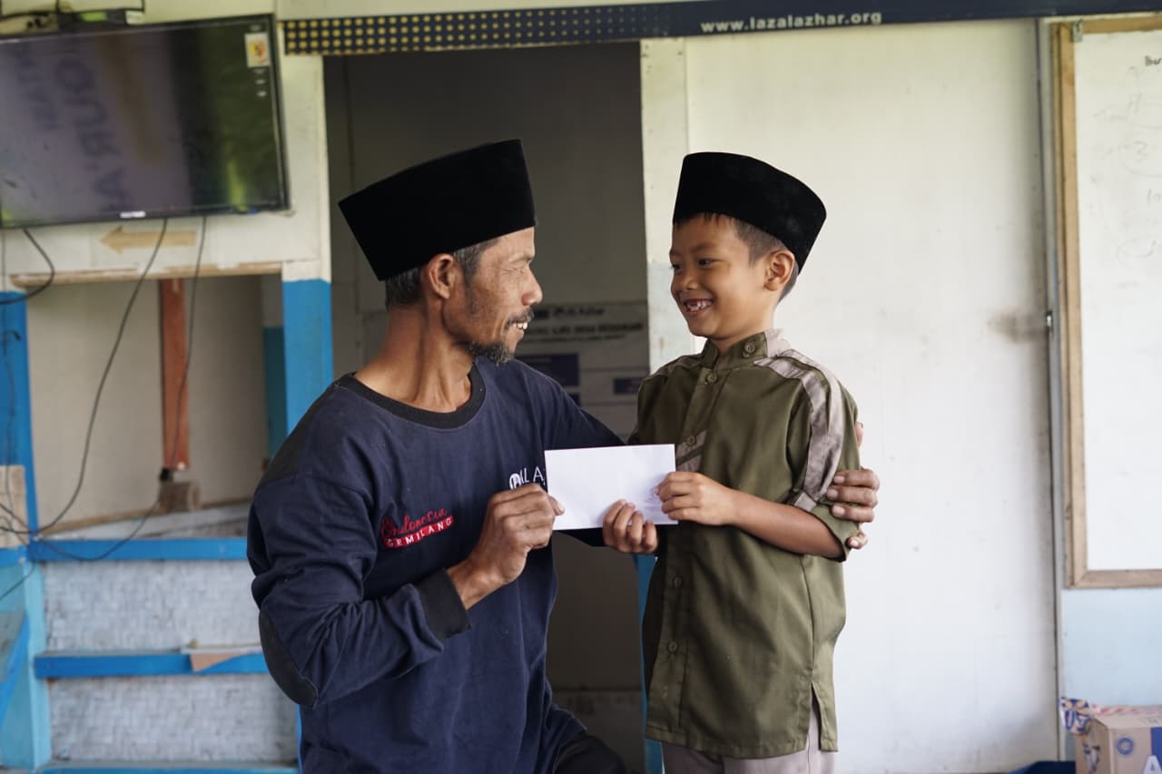 Koperasi Syariah Berdikari Salurkan Dana Sosial untuk Yatim, Masjid, Pendidikan, dan Kesehatan di Tasikmalaya